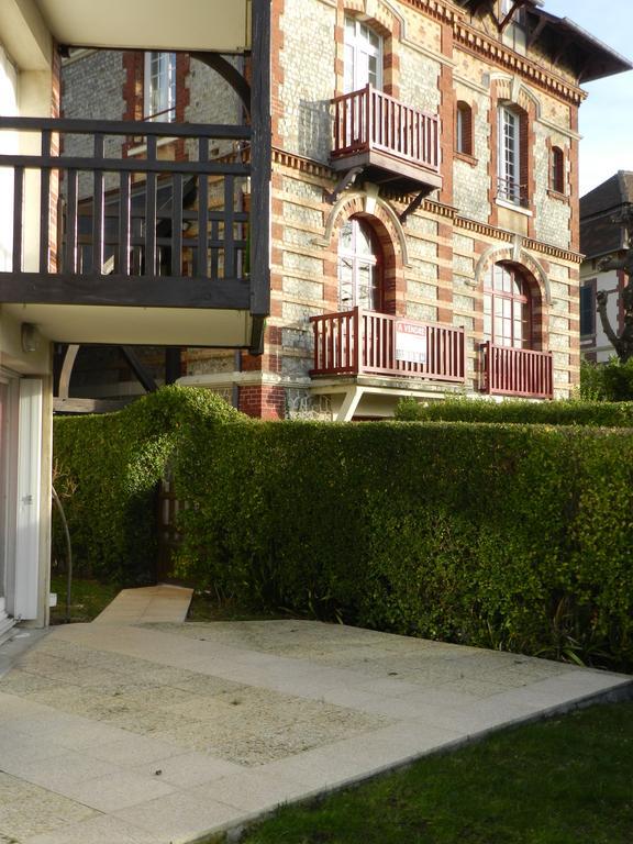 appartement proche mer avec jardin ensoleillé Houlgate Exterior foto